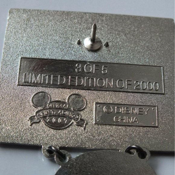 Disney Pirates Of The Caribbean, Davy Jones The Legend Lives On, Dangle Pin LE - Picture 3 of 5